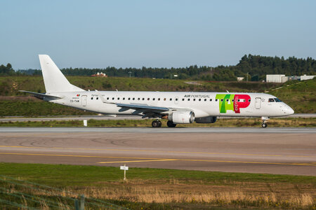Embraer E195LR (ERJ-190-200LR) - CS-TAW operated by TAP Portugal