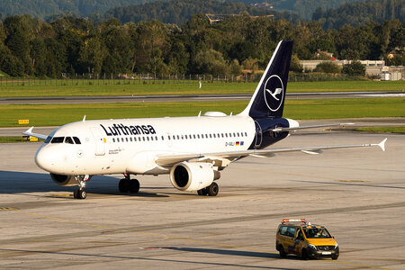 Airbus A319-114 - D-AILI operated by Lufthansa