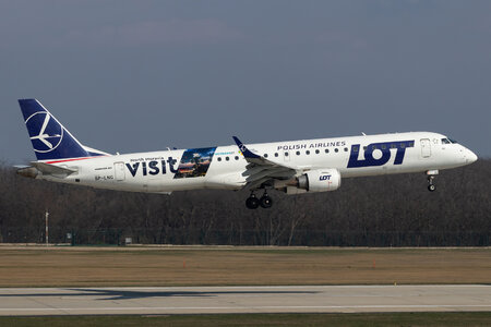 Embraer E195LR (ERJ-190-200LR) - SP-LNG operated by LOT Polish Airlines