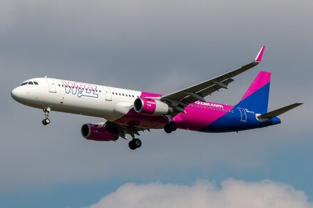 Airbus A321-231 - HA-LTJ operated by Wizz Air