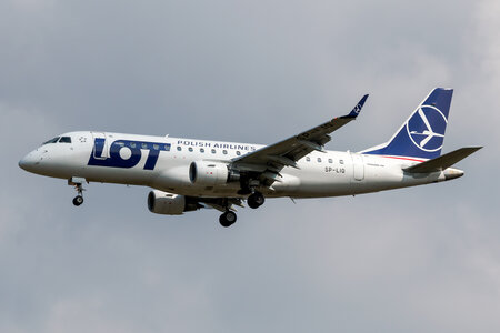 Embraer E170STD (ERJ-170-100STD) - SP-LIQ operated by LOT Polish Airlines