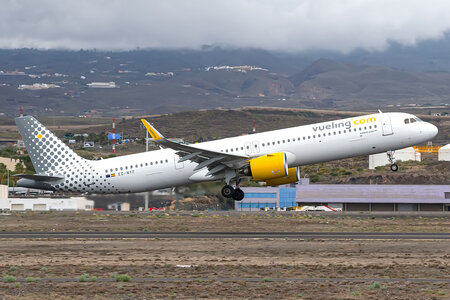 Airbus A321-271NX - EC-NYF operated by Vueling Airlines