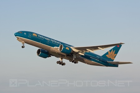 Boeing 777-200ER - VN-A142 operated by Vietnam Airlines