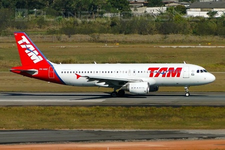 Airbus A320-214 - PR-MHC operated by TAM Linhas Aéreas
