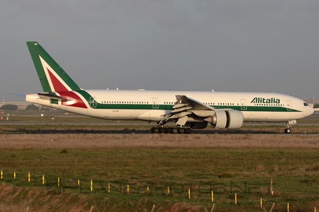 Boeing 777-200ER - EI-ISE operated by Alitalia