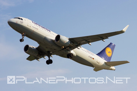 Airbus A320-214 - D-AIZS operated by Lufthansa