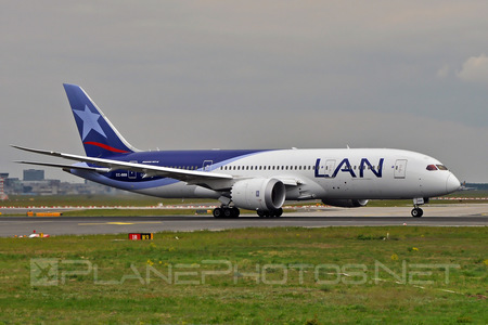 Boeing 787-8 Dreamliner - CC-BBB operated by LAN