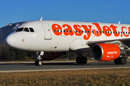 Airbus A319-111 - G-EZIS operated by easyJet
