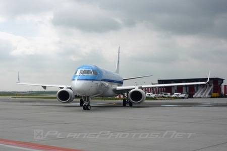 Embraer E190STD (ERJ-190-100STD) - PH-EZP operated by KLM Cityhopper