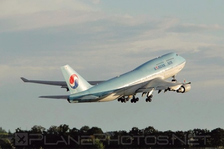Boeing 747-400 - HL7494 operated by Korean Air