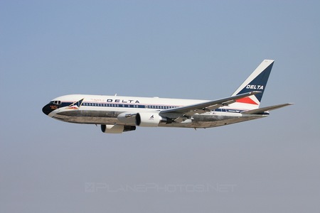 Boeing 767-200 - N102DA operated by Delta Air Lines