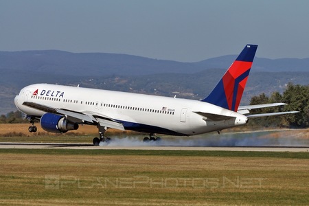 Boeing 767-300ER - N1604R operated by Delta Air Lines