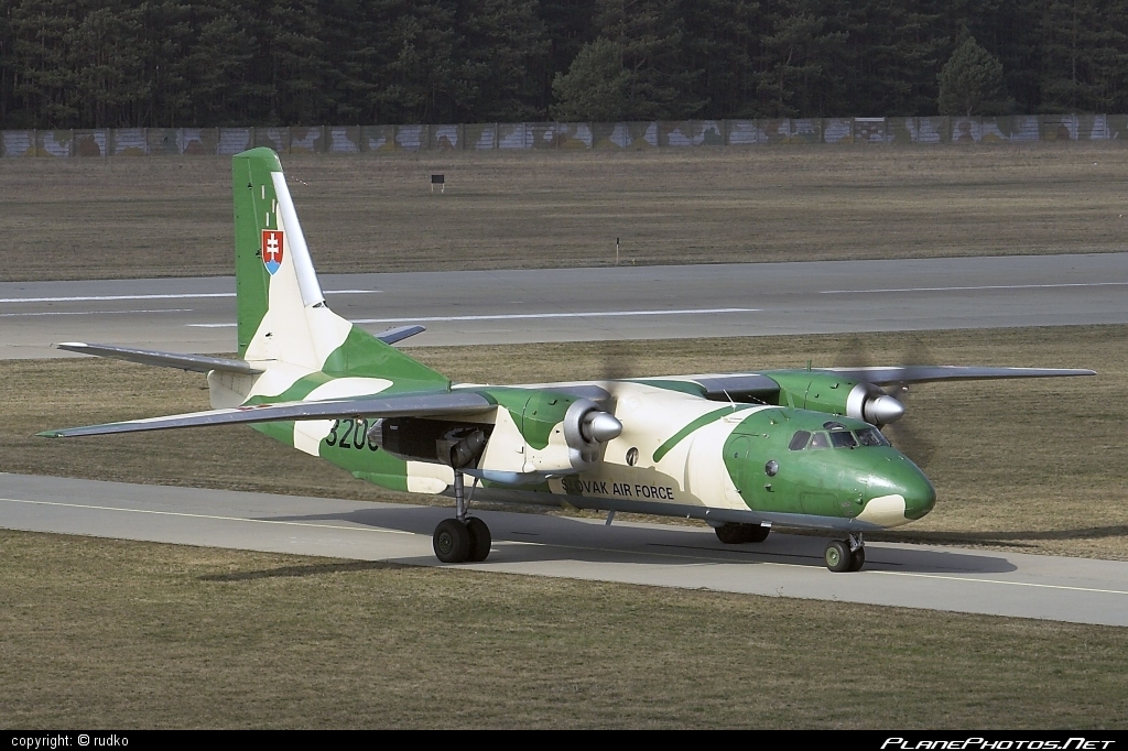 Antonov An-26 - 3208 operated by Vzdušné sily OS SR (Slovak Air Force) #an26 #antonov #antonov26 #slovakairforce #vzdusnesilyossr