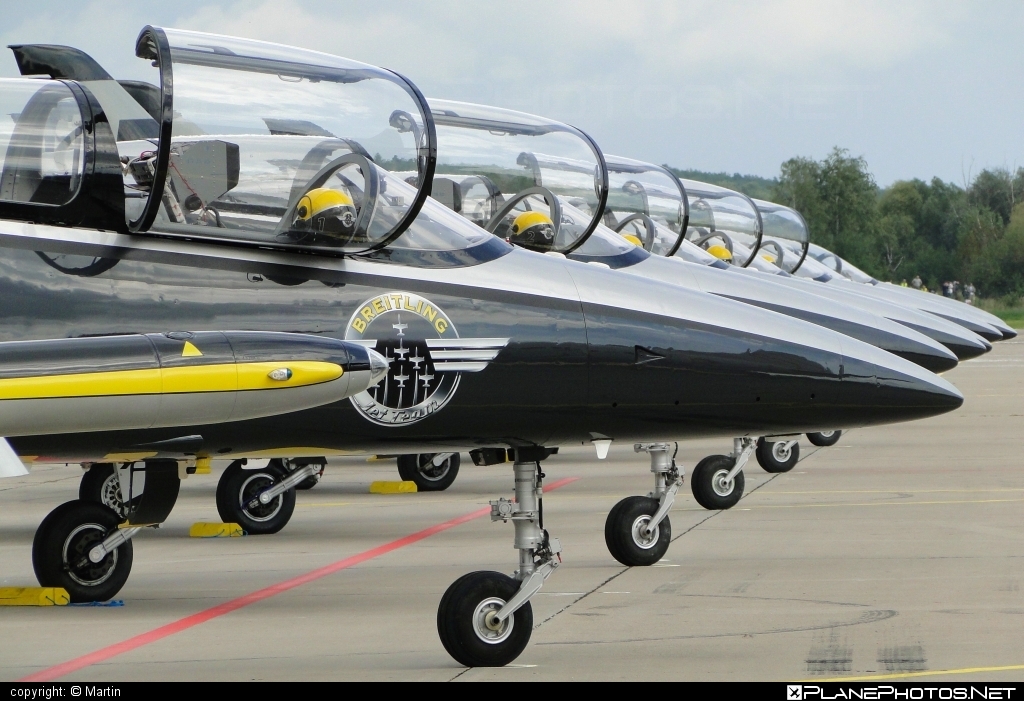 Aero L-39C Albatros - ES-YLX operated by Breitling Apache Jet Team #aero #aerol39 #aerol39albatros #aerol39calbatros #albatros #breitlingapachejetteam #l39 #l39c #l39calbatros