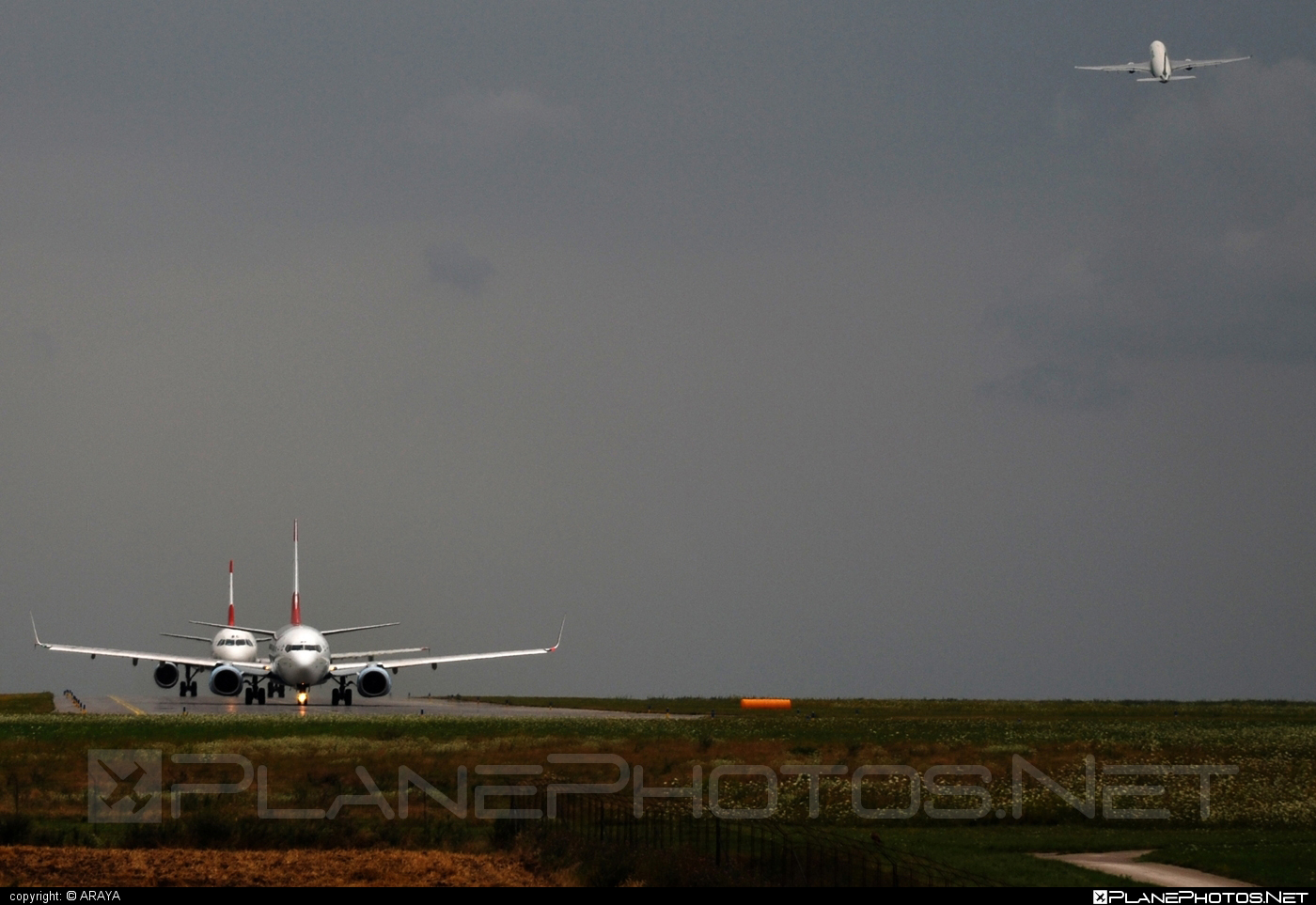 Boeing 737-800 - OE-LNP operated by Austrian Airlines #austrian #austrianAirlines #b737 #b737nextgen #b737ng #boeing #boeing737