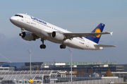 Airbus A320-211 - D-AIQW operated by Lufthansa