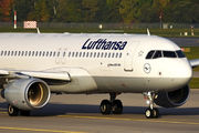 Airbus A320-214 - D-AIWA operated by Lufthansa