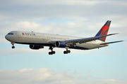 Boeing 767-400ER - N826MH operated by Delta Air Lines