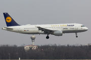 Airbus A320-214 - D-AIZB operated by Lufthansa