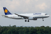 Airbus A320-214 - D-AIUT operated by Lufthansa
