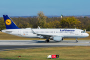Airbus A320-214 - D-AIUF operated by Lufthansa