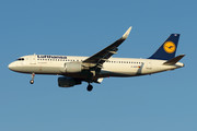 Airbus A320-214 - D-AIUR operated by Lufthansa