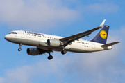 Airbus A320-214 - D-AIUK operated by Lufthansa