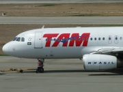 Airbus A320-232 - PT-MZG operated by TAM Linhas Aéreas