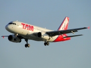 Airbus A319-132 - PR-MAN operated by TAM Linhas Aéreas