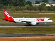 Airbus A320-214 - PR-MHC operated by TAM Linhas Aéreas