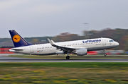 Airbus A320-214 - D-AIUG operated by Lufthansa