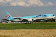 Boeing 777-300ER - HL8210 operated by Korean Air