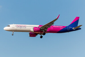 HA-LZW - Airbus A321-271NX operated by Wizz Air taken by ptolnai