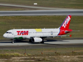 PR-MAP - Airbus A320-232 operated by TAM Linhas Aéreas taken by
