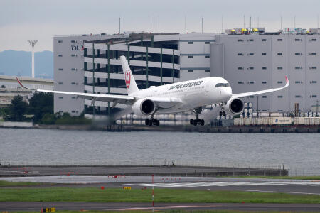 JA738J - Boeing 777-300ER operated by Japan Airlines (JAL) taken