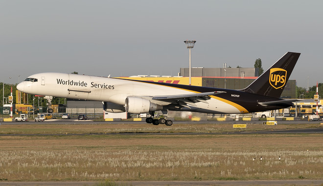 航空機・ヘリコプター UPS Boeing 757-200F 1/200 sddefault.jpg
