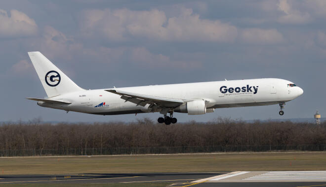 33831_Boeing-767-300BCF_4L-