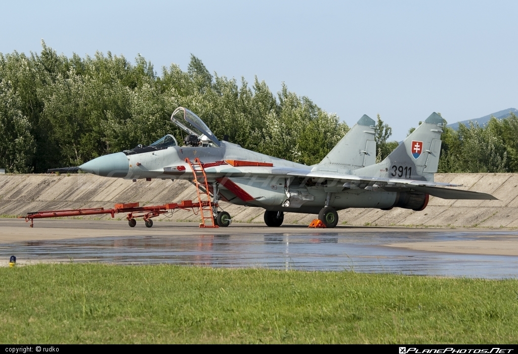 Mikoyan-Gurevich MiG-29AS - 3911 operated by Vzdušné sily OS SR (Slovak Air Force) #mig #mig29 #mig29as #mikoyangurevich #slovakairforce #vzdusnesilyossr
