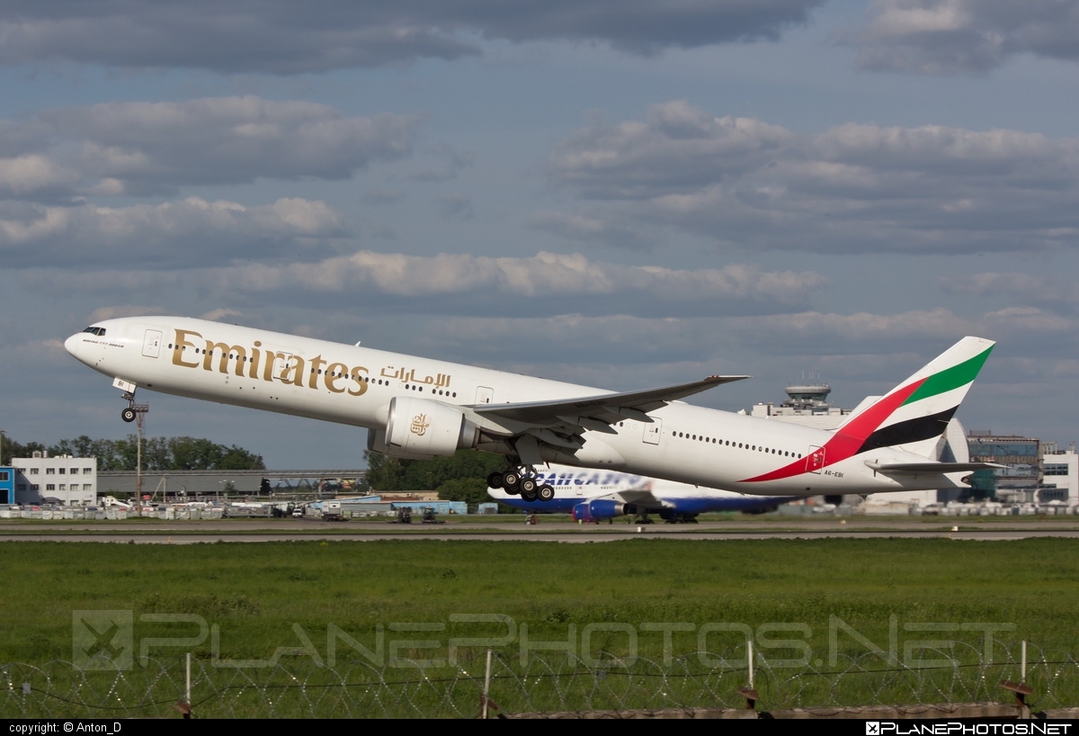 Boeing 777-300ER - A6-EBI operated by Emirates #b777 #b777er #boeing #boeing777 #emirates #tripleseven