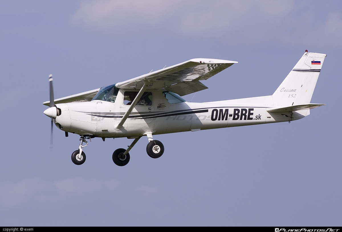 Cessna 152 - OM-BRE operated by OMBRE Flihgt School #cessna #cessna152